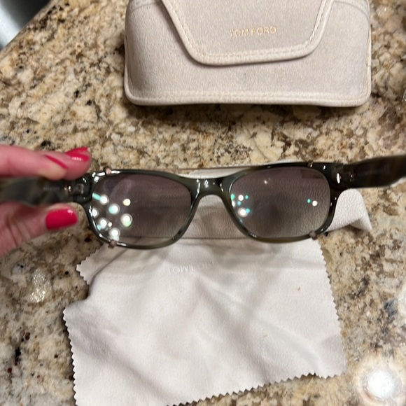 TOM FORD Green Tortoise Clip on Sunglasses with case TF 5276 64F - Picture 6 of 15
